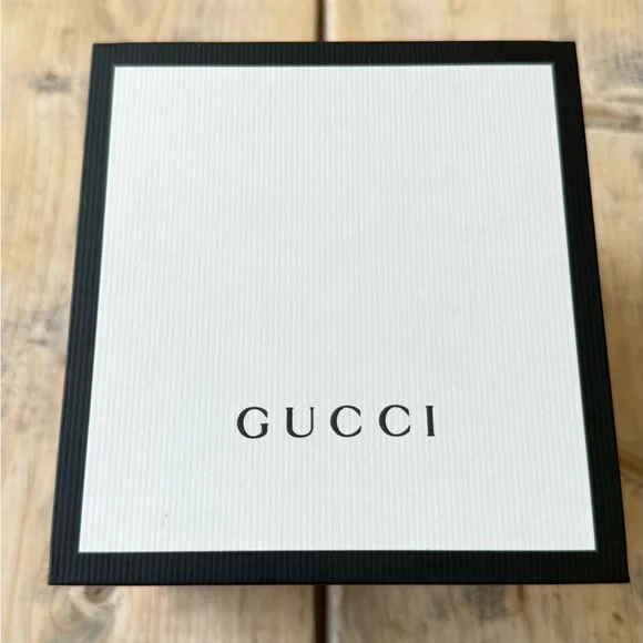 NWT Gucci G-timeless YA126596 Two tone Women's watch 27mm with box & papers! - Picture 7 of 7